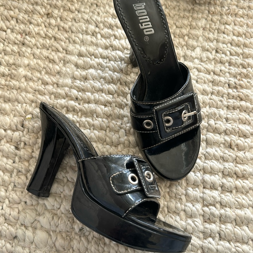 Bongo 2000's buckle heels